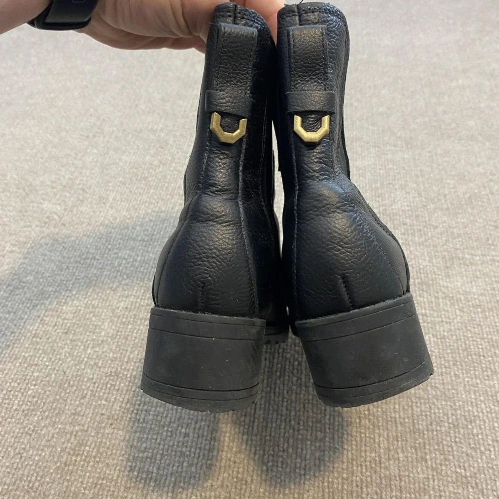 Cole Haan Chelsea Boots Womens Size 6 Black Leather Ankle Lug Sole Grand.OS